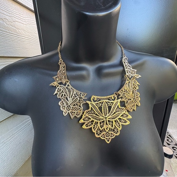 Amrita Singh Gold Filigree Necklace - Picture 15 of 16